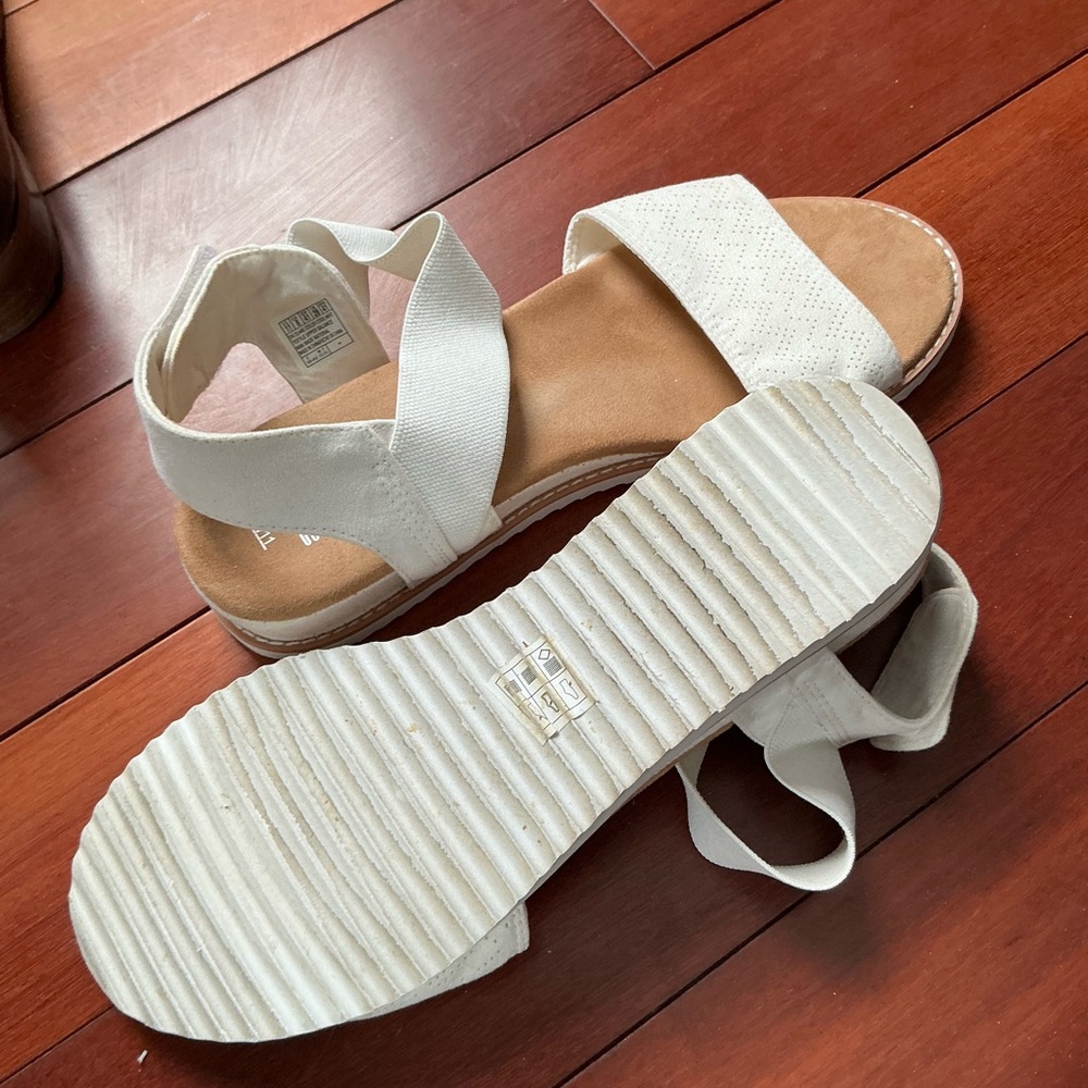 BOBS from Skechers White Women's Strap Sandals - Picture 3 of 4